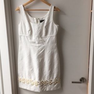 Size10 Laundry White textured dress w/gold accents